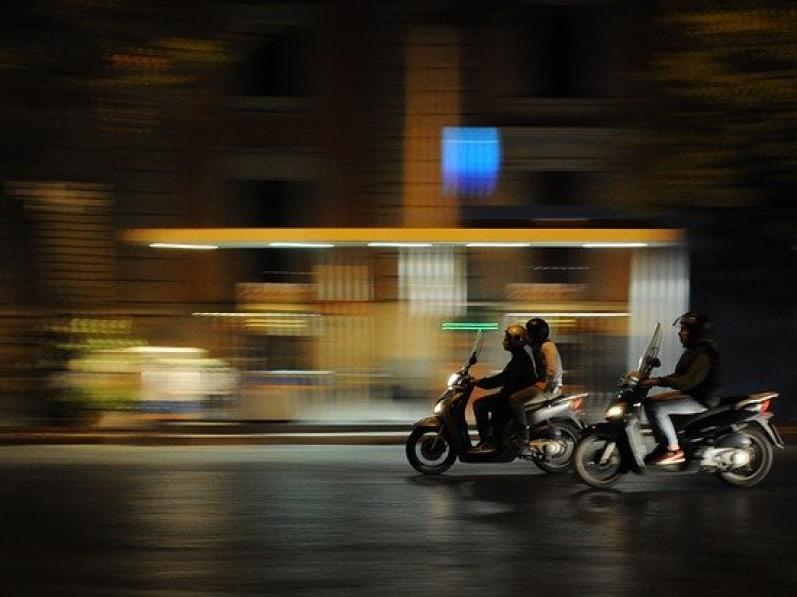 Sécurité et scooter : nos conseils pour rouler de nuit
